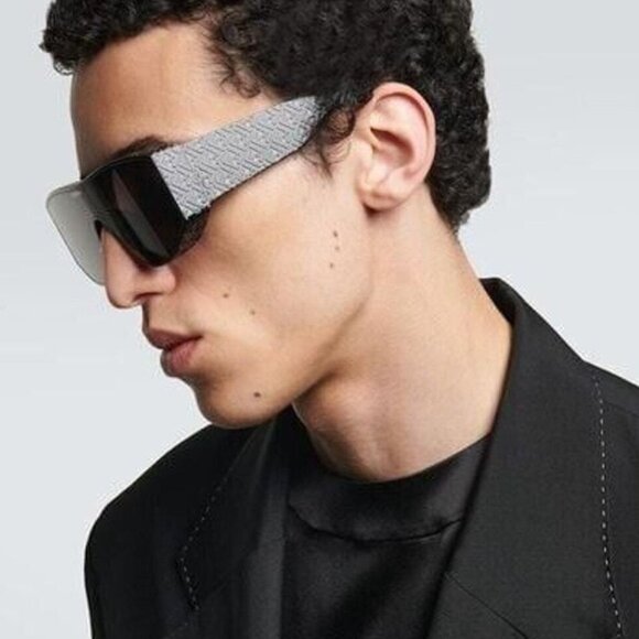 Fendi FE40128I 93Q Sunglasses Green Shield Frame, Green Lenses - Picture 3 of 10